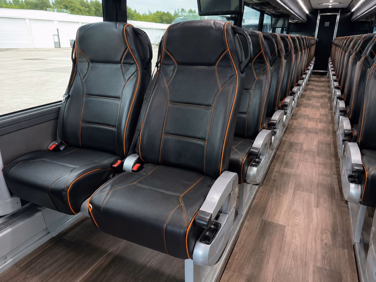 coordinating guest shuttles between st louis hotels and your wedding ceremony